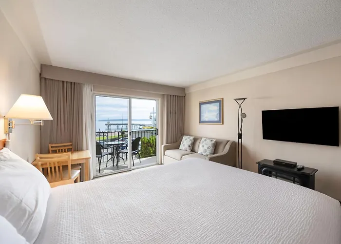 Sidney Waterfront Inn & Suites